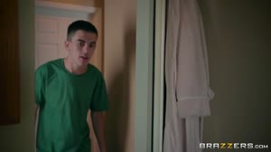 batsa-me-parenek-s-bolshim-chlenom-trahnul-devushku-svoego-brata 720