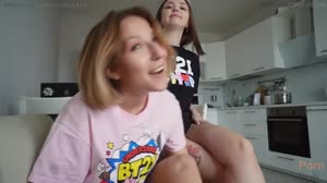 Брат насадил на член свою сестру и ее новую подругу смотри