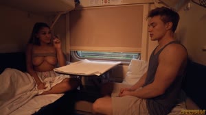 Дрочишь на соседку по купе Нужно трахнуть и ее